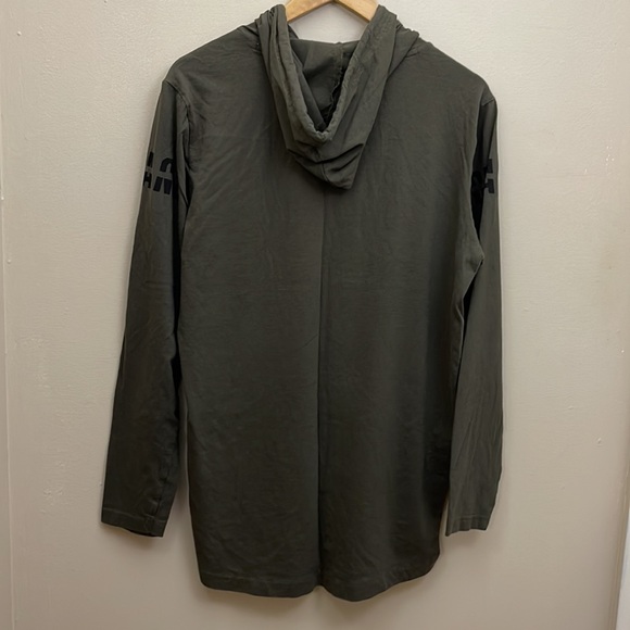 2/$20 Black and blanc tunic shirt Men S - Picture 2 of 5